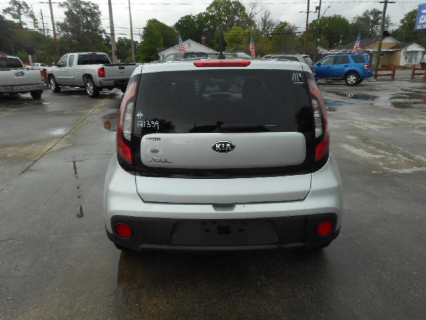 2018 SILVER KIA SOUL (KNDJN2A28J7) , located at 10405 Abercorn Street, Savannah, GA, 31419, (912) 921-8965, 31.988262, -81.131760 - Photo#3